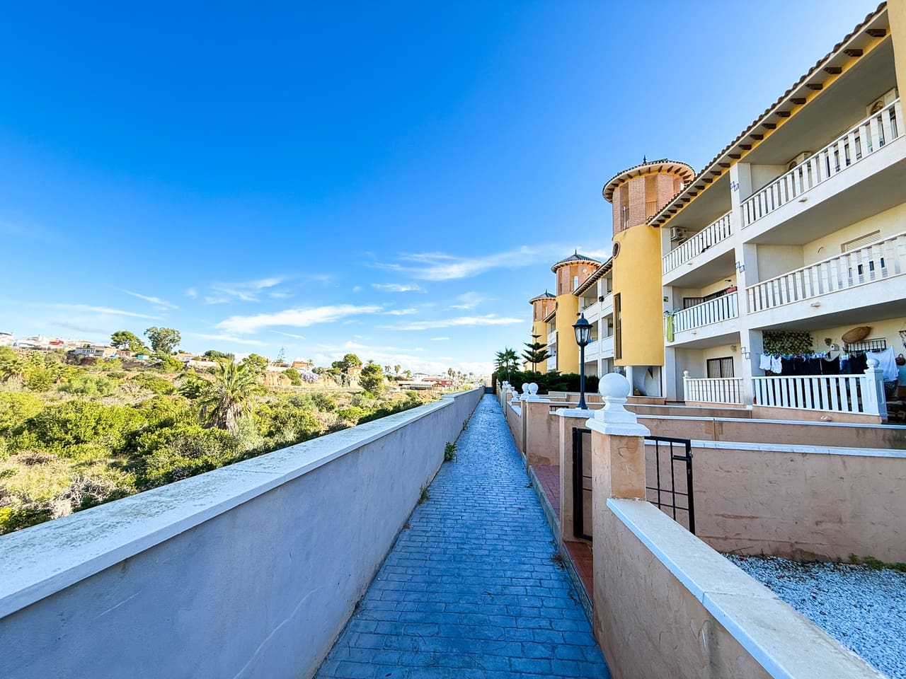 2 soveværelse Lejlighed til salg i Cabo Roig med swimmingpool garage - € 135.000 (Ref: 9854384)