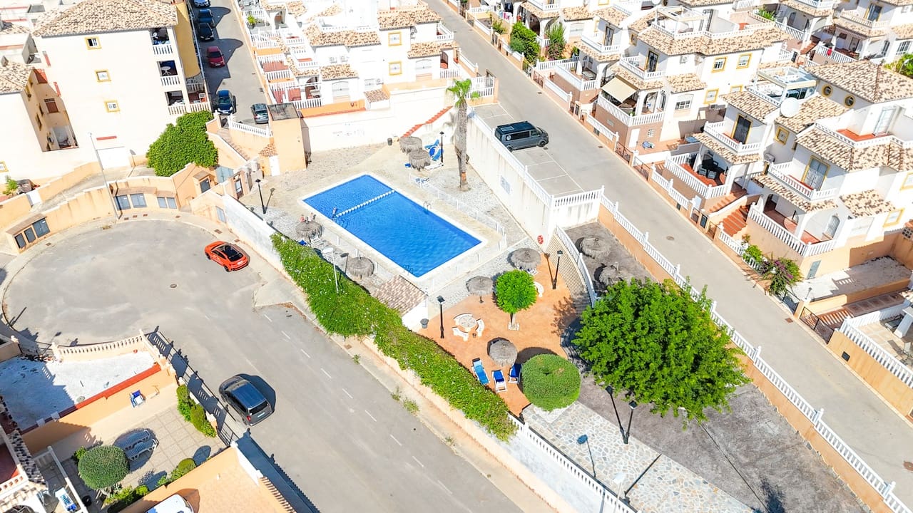 2 soveværelse Lejlighed til salg i Cabo Roig med swimmingpool garage - € 135.000 (Ref: 9854384)
