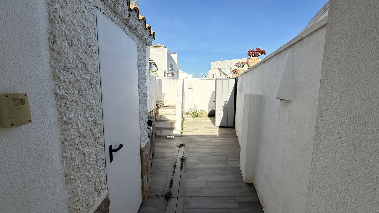 2 Zimmer Villa zu verkaufen in Filipinas mit Pool - 249.950 € (Ref: 9860573)