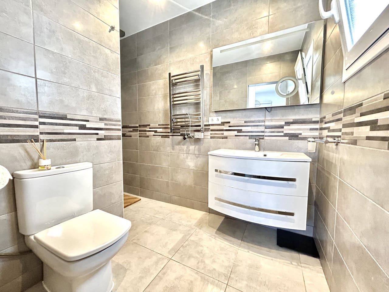 2 soveværelse Villa til salg i Villamartin med swimmingpool - € 249.950 (Ref: 9860920)