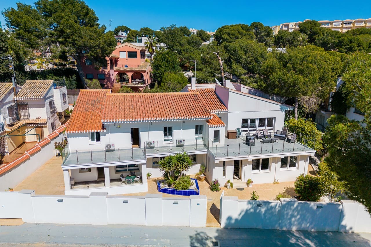 7 bedroom Villa for sale in Dehesa de Campoamor with pool garage - € 1,350,000 (Ref: 9861064)