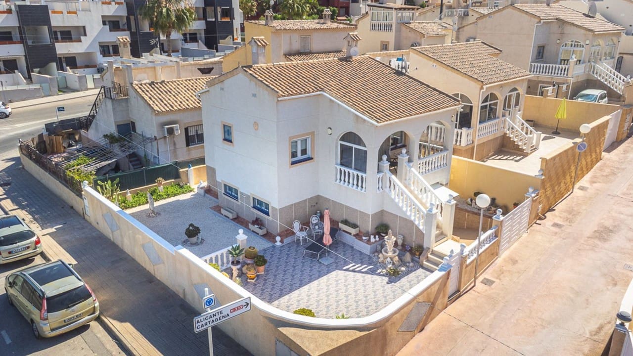 2 bedroom Villa for sale in Orihuela Costa with pool - € 285,000 (Ref: 9865913)