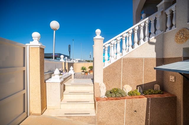 2 bedroom Villa for sale in Dehesa de Campoamor, Orihuela with pool - € 285,000 (Ref: 9865913)