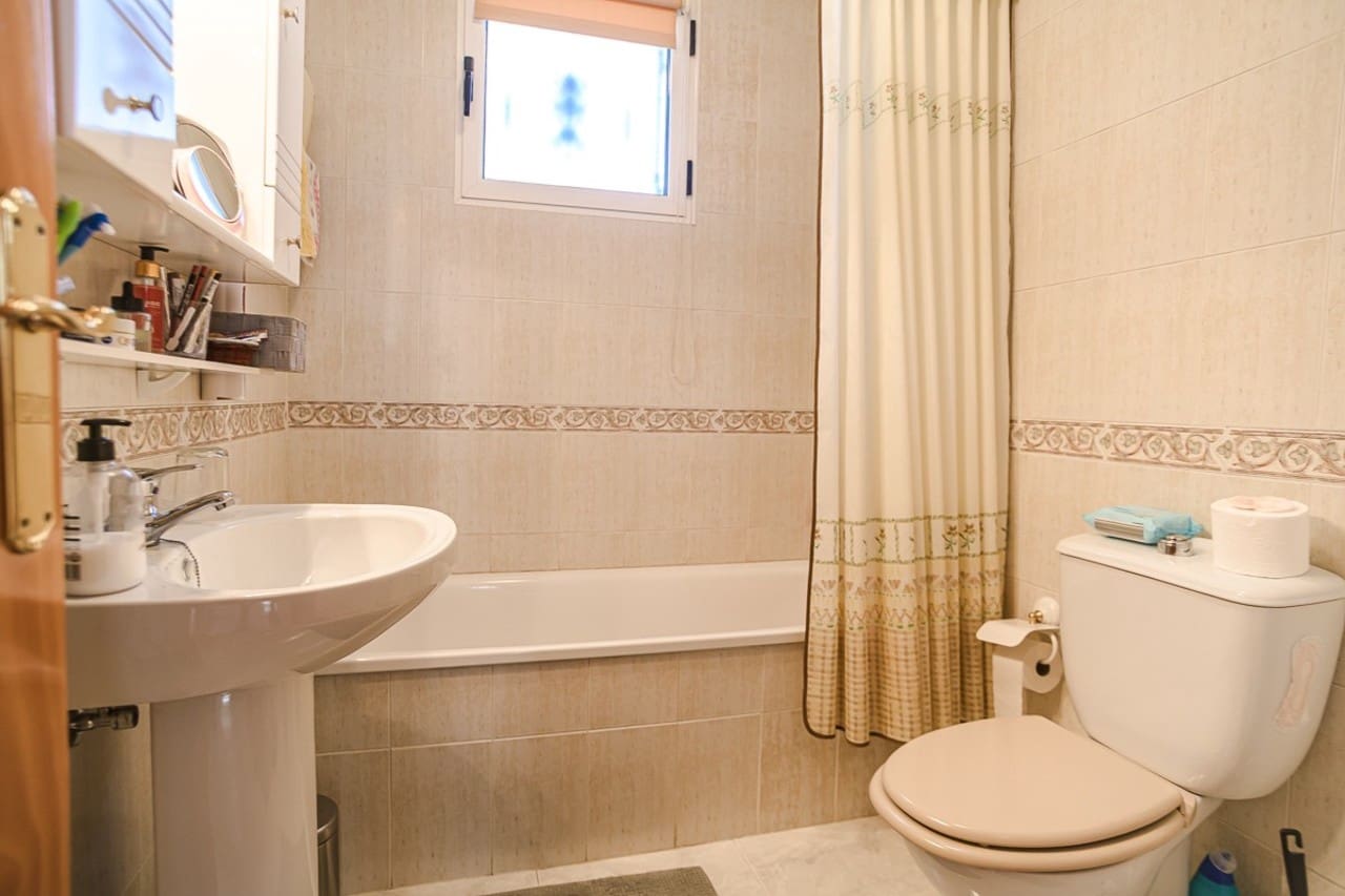 2 bedroom Villa for sale in Orihuela Costa with pool - € 285,000 (Ref: 9865913)