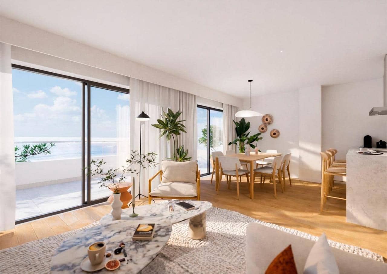 2 makuuhuone Kattohuoneisto myytävänä paikassa La Linea de la Concepcion mukana uima-altaan - 500 000 € (Ref: 9870192)