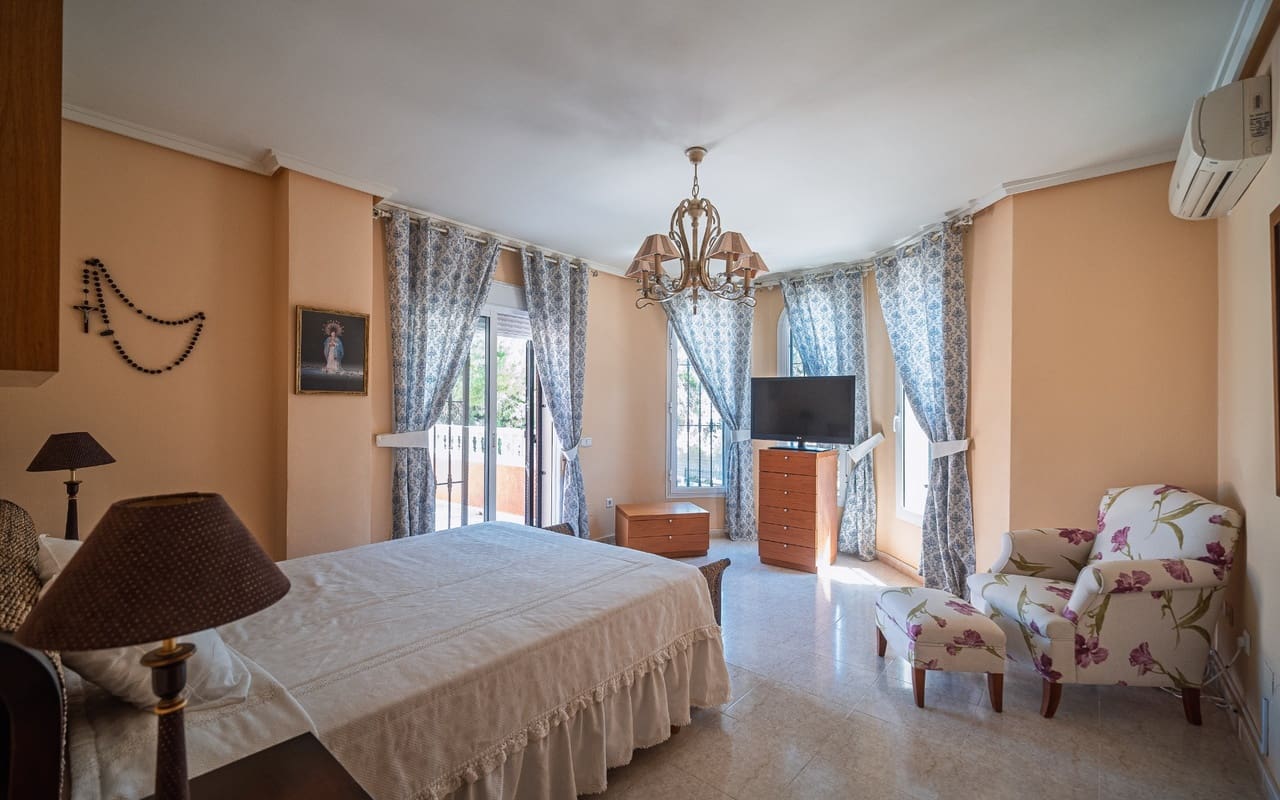 4 bedroom Villa for sale in Ciudad Quesada with pool - € 1,099,000 (Ref: 9873735)