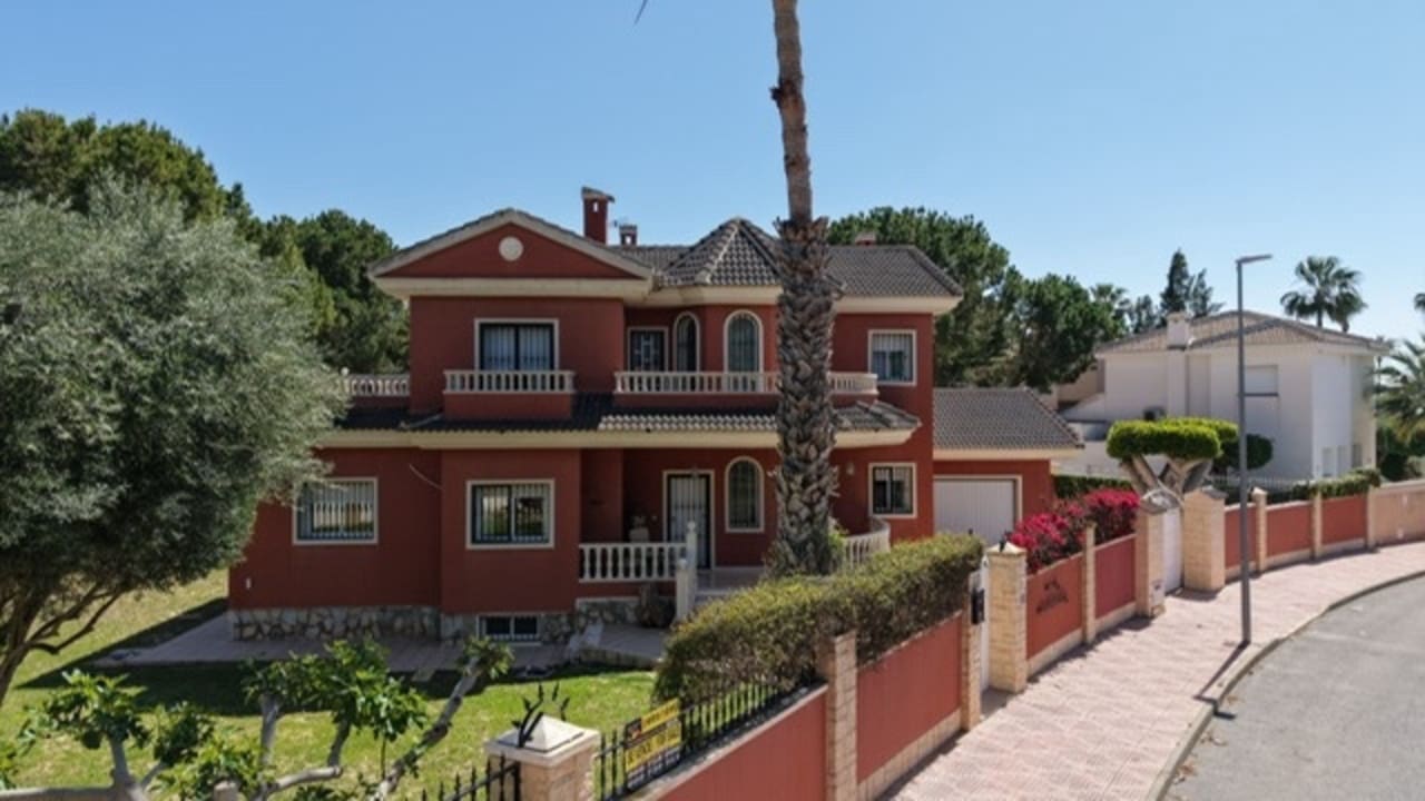 4 bedroom Villa for sale in Ciudad Quesada with pool - € 1,099,000 (Ref: 9873735)