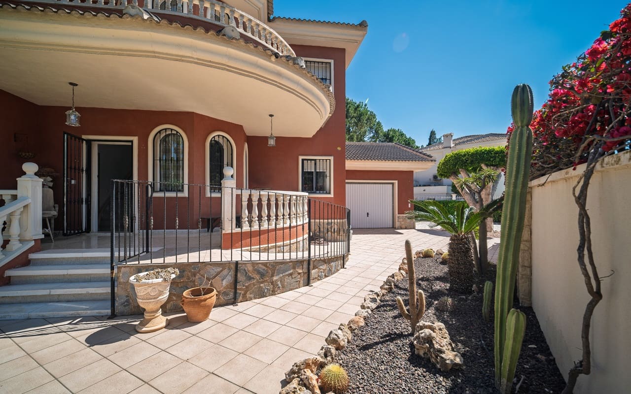 4 bedroom Villa for sale in Ciudad Quesada with pool - € 1,099,000 (Ref: 9873735)