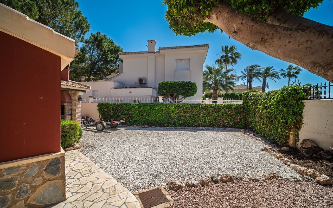 4 bedroom Villa for sale in Ciudad Quesada with pool - € 1,099,000 (Ref: 9873735)