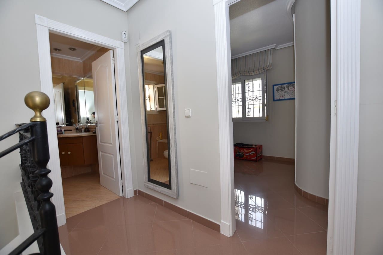 3 soverom Villa til salgs i Orihuela Costa med svømmebasseng - € 430 000 (Ref: 9879172)