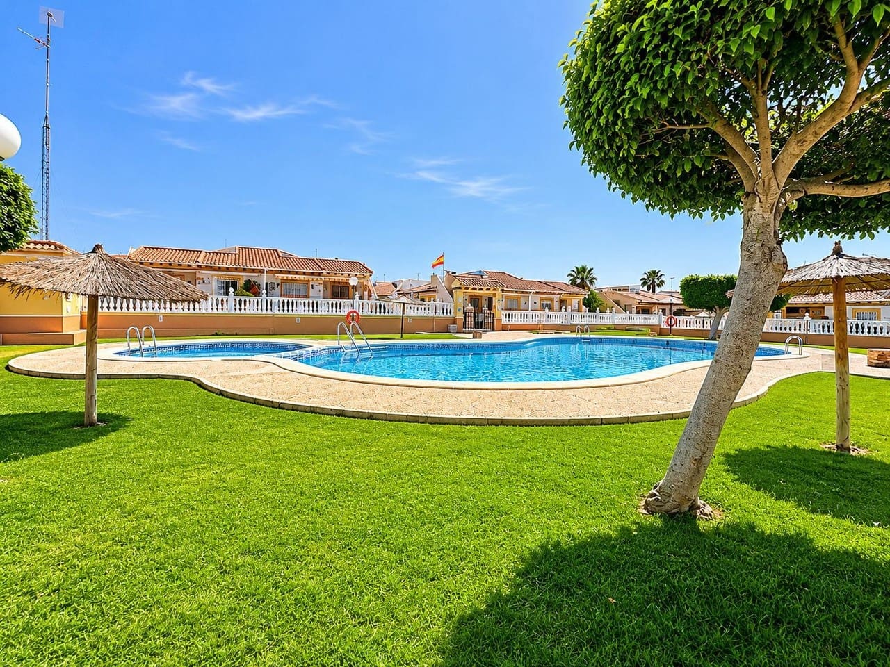 2 soveværelse Lejlighed til salg i Cabo Roig med swimmingpool - € 164.995 (Ref: 9885234)