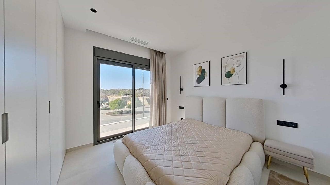 Chalet de 3 habitaciones en Orihuela en venta con piscina - 1.030.000 € (Ref: 9892599)
