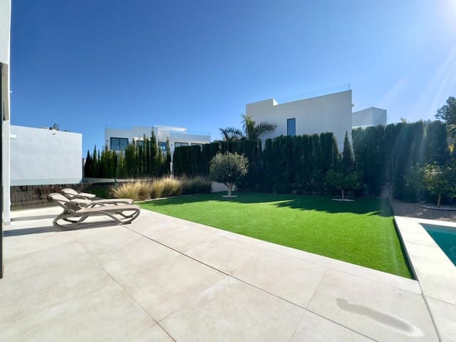 Chalet de 3 habitaciones en Orihuela ciudad, Orihuela en venta con piscina - 1.030.000 € (Ref: 9892599)