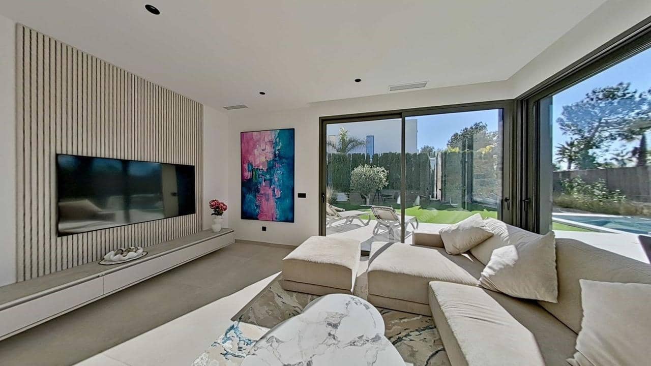 Chalet de 3 habitaciones en Orihuela en venta con piscina - 1.030.000 € (Ref: 9892599)