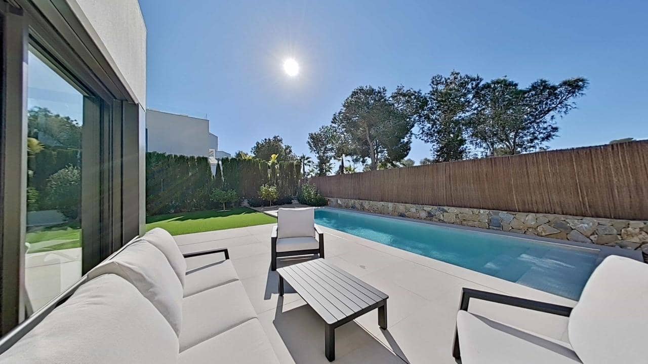 Chalet de 3 habitaciones en Orihuela en venta con piscina - 1.030.000 € (Ref: 9892599)