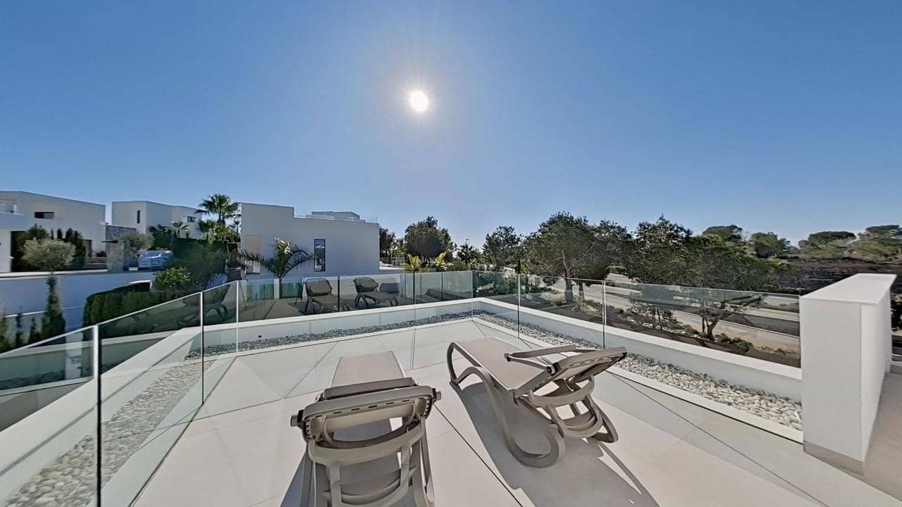 Chalet de 3 habitaciones en Orihuela en venta con piscina - 1.030.000 € (Ref: 9892599)