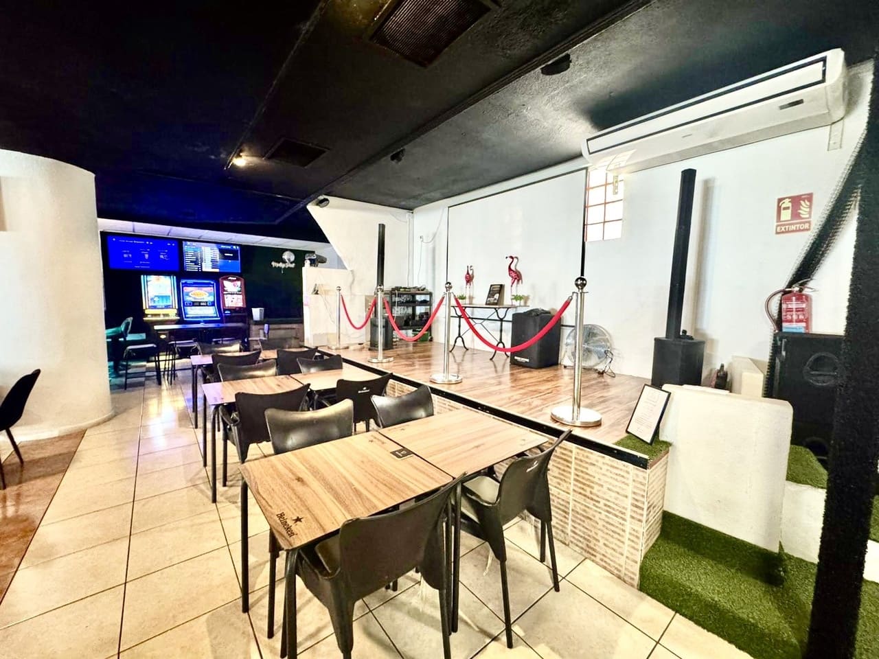 Comercial para venda em San Miguel de Salinas - 69 000 € (Ref: 9892927)