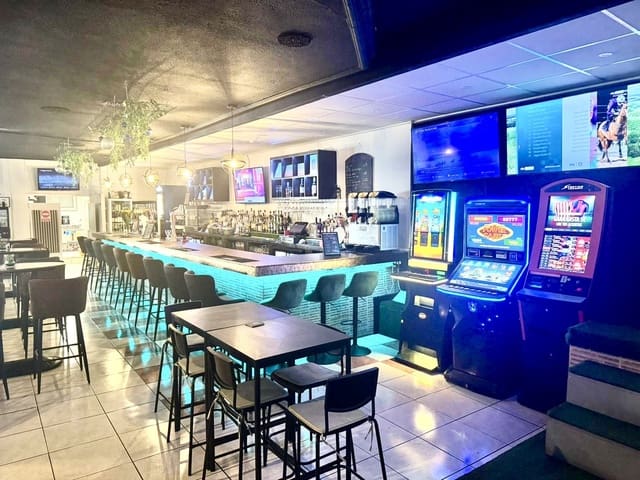 Comercial para venda em San Miguel de Salinas - 69 000 € (Ref: 9892927)