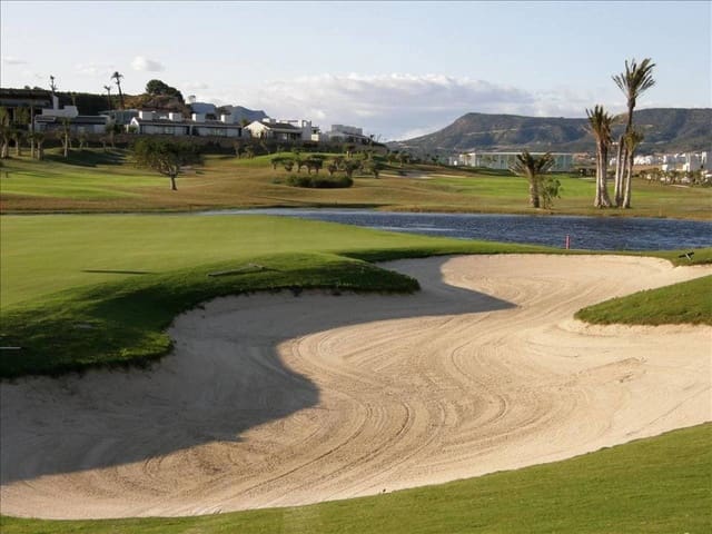 Chalet de 4 habitaciones en La Peraleja Golf Resort, Murcia ciudad en venta con piscina - 375.000 € (Ref: 9892930)