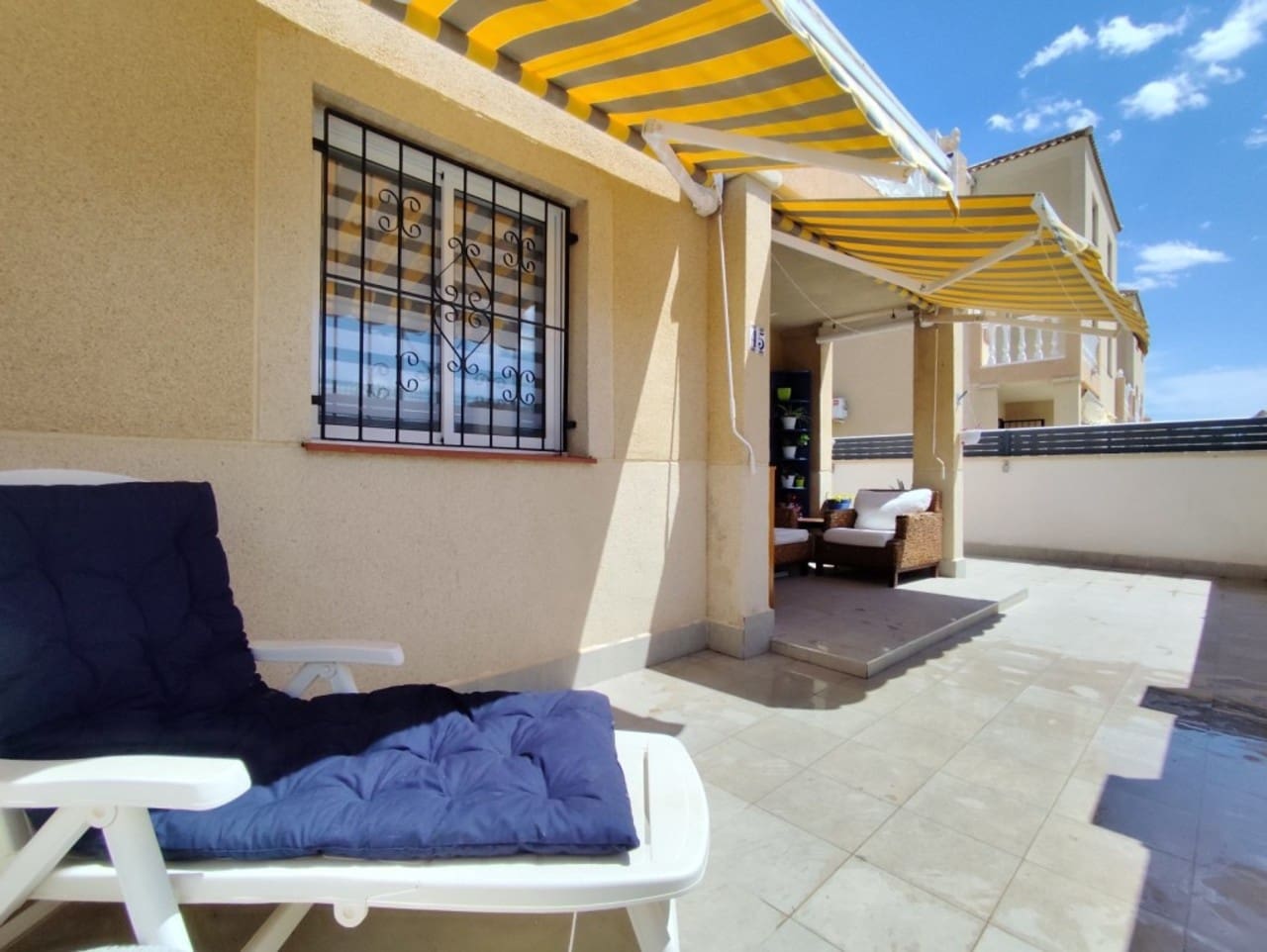 2 Zimmer Apartment zu verkaufen in Torrevieja mit Pool - 165.000 € (Ref: 9904882)