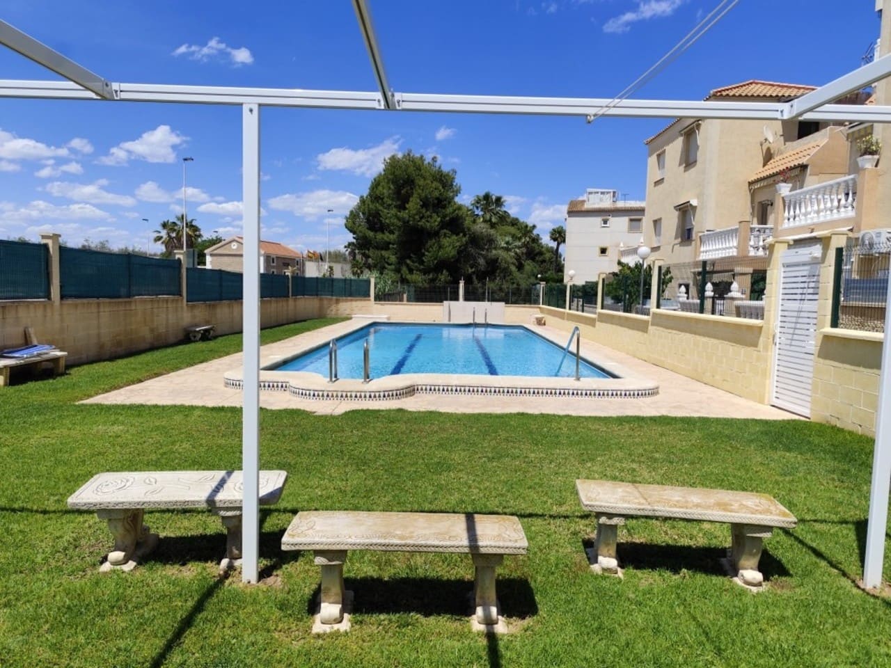 2 Zimmer Apartment zu verkaufen in Torrevieja mit Pool - 165.000 € (Ref: 9904882)