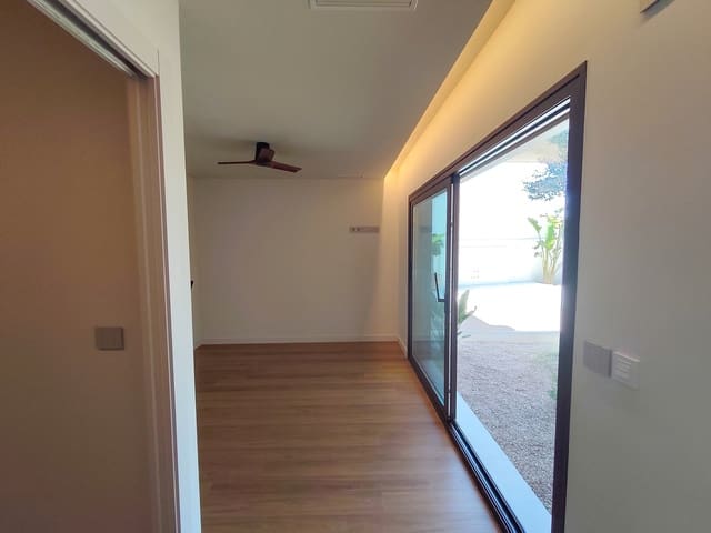4 quarto Moradia para venda em La Marina, Elche / Elx com piscina - 1 443 750 € (Ref: 9909029)