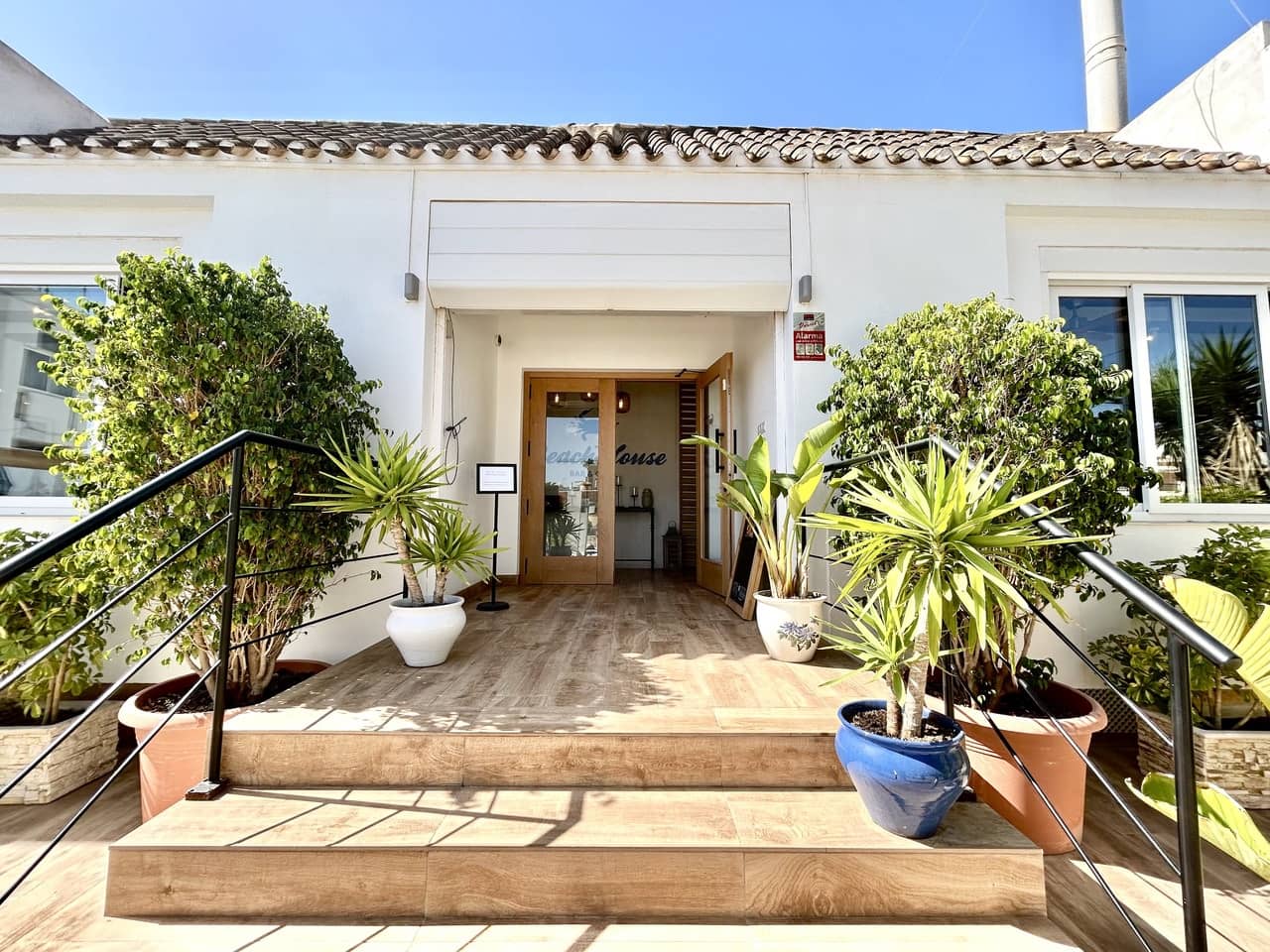Commercial for sale in Cabo Roig - € 999,000 (Ref: 9924849)