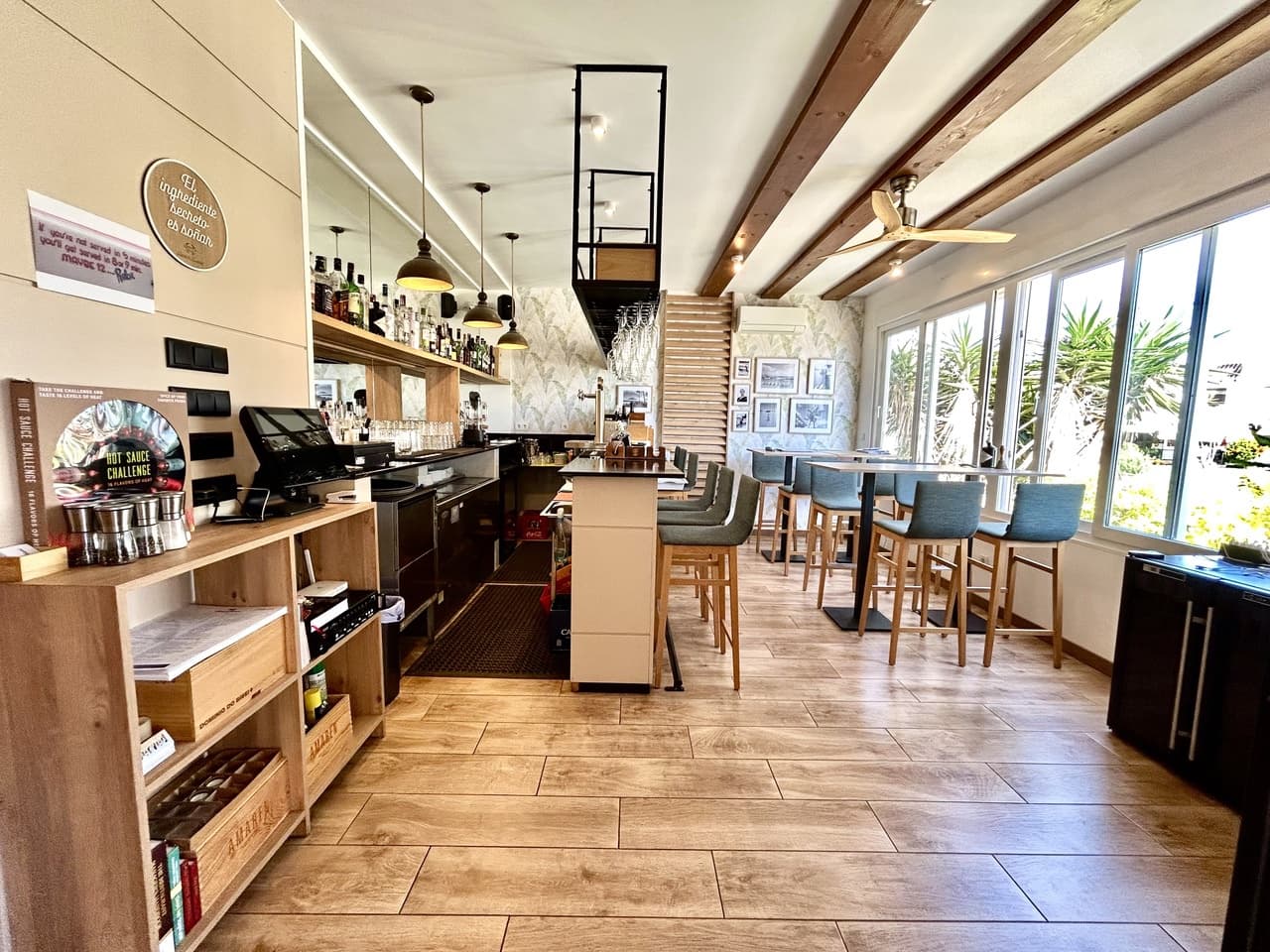 Commercial for sale in Cabo Roig - € 999,000 (Ref: 9924849)