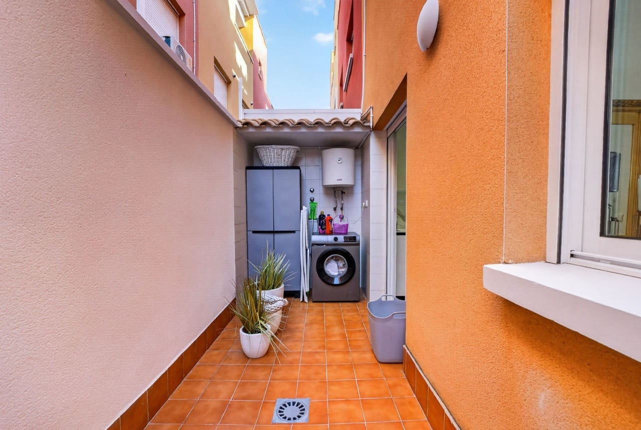 4 bedroom Apartment for sale in Bigastro with pool garage - € 250,000 (Ref: 9929327)