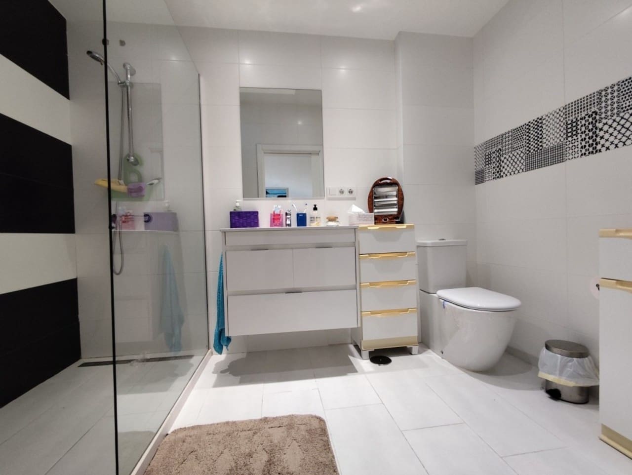 4 soveværelse Byhus til salg i Torrevieja med swimmingpool garage - € 395.000 (Ref: 9937203)