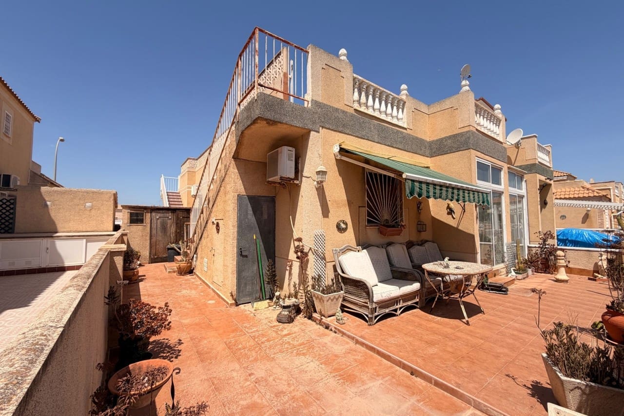 2 bedroom Bungalow for sale in Torrevieja with pool - € 110,000 (Ref: 9937801)