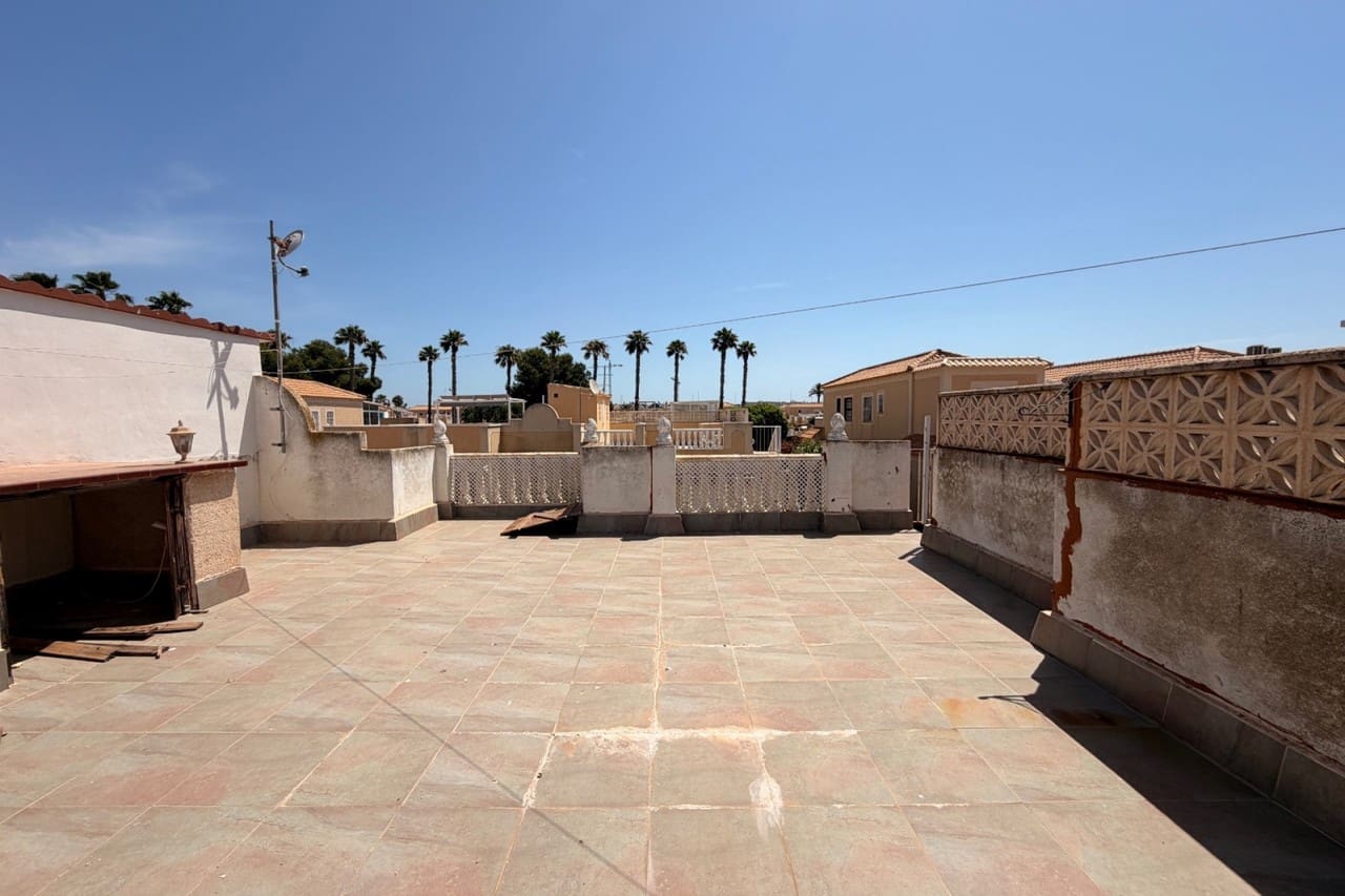 2 bedroom Bungalow for sale in Torrevieja with pool - € 110,000 (Ref: 9937801)