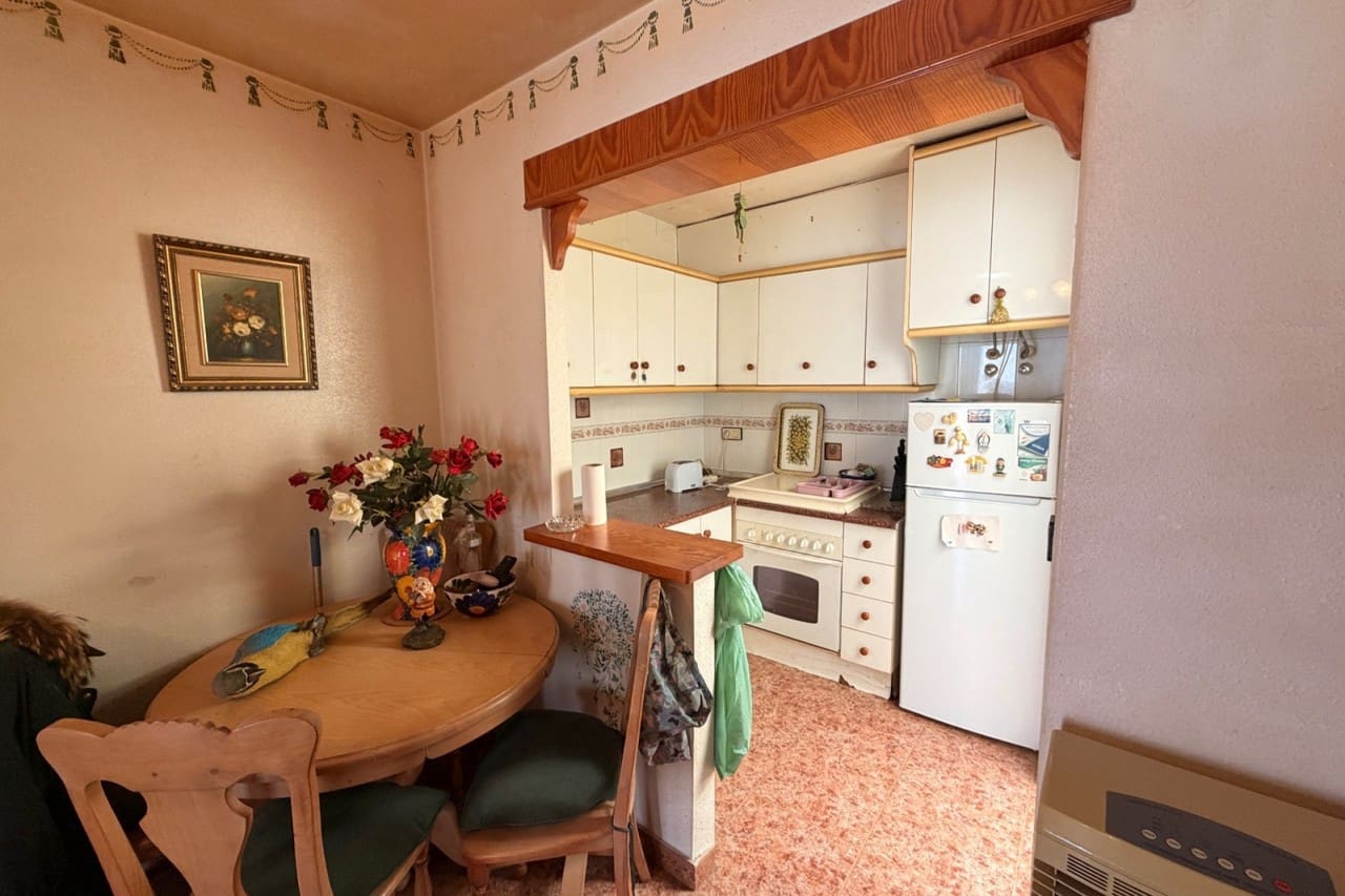 2 bedroom Bungalow for sale in Torrevieja with pool - € 110,000 (Ref: 9937801)