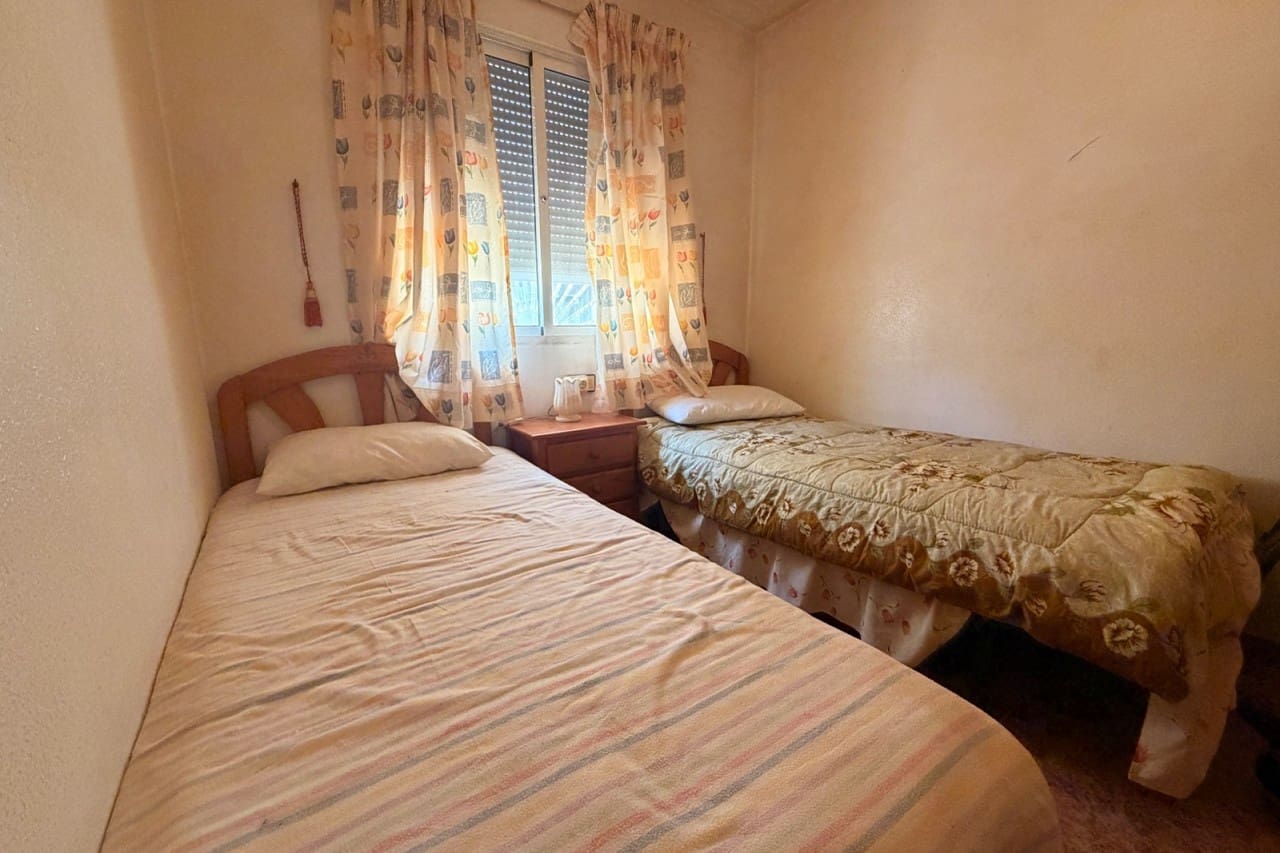 2 bedroom Bungalow for sale in Torrevieja with pool - € 110,000 (Ref: 9937801)