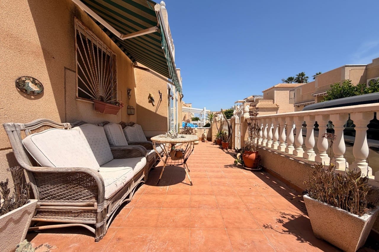 2 bedroom Bungalow for sale in Torrevieja with pool - € 110,000 (Ref: 9937801)