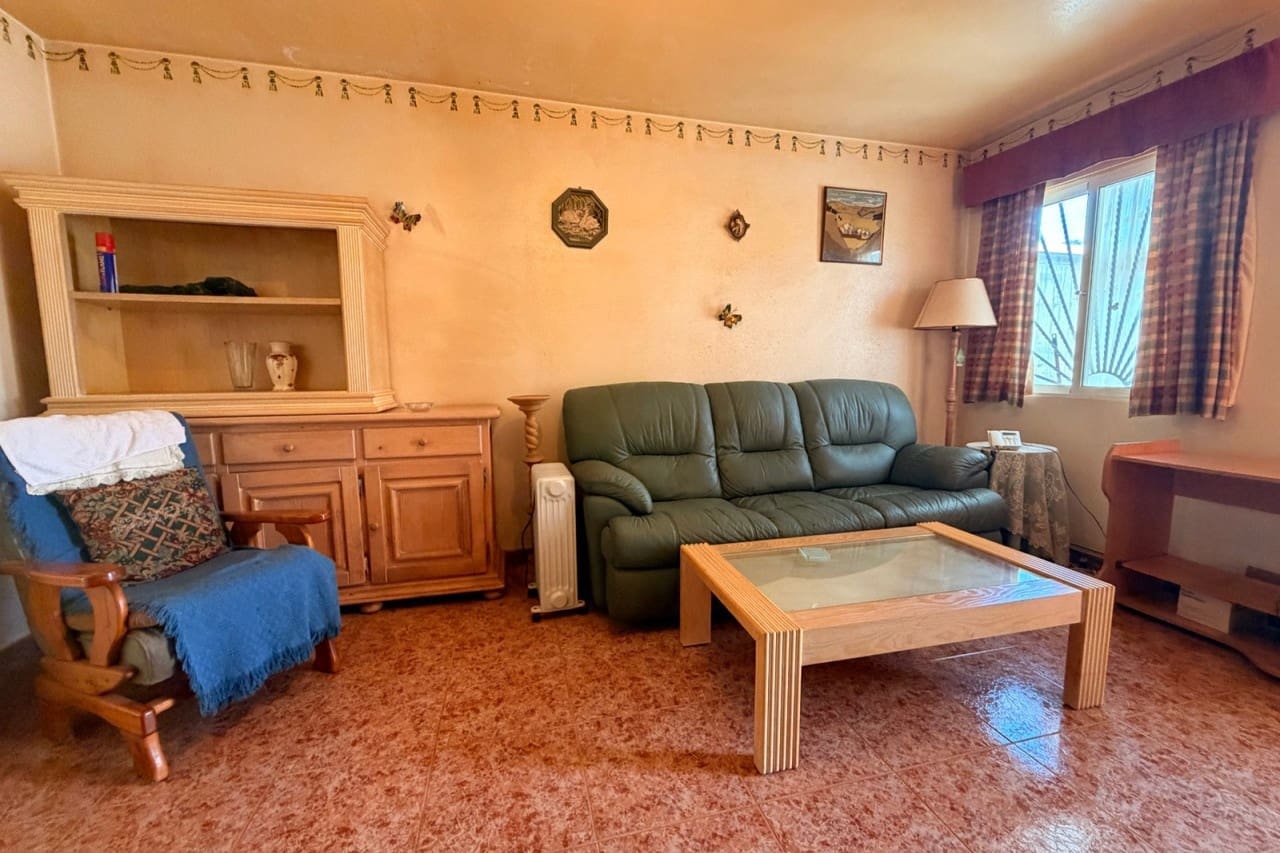 2 bedroom Bungalow for sale in Torrevieja with pool - € 110,000 (Ref: 9937801)