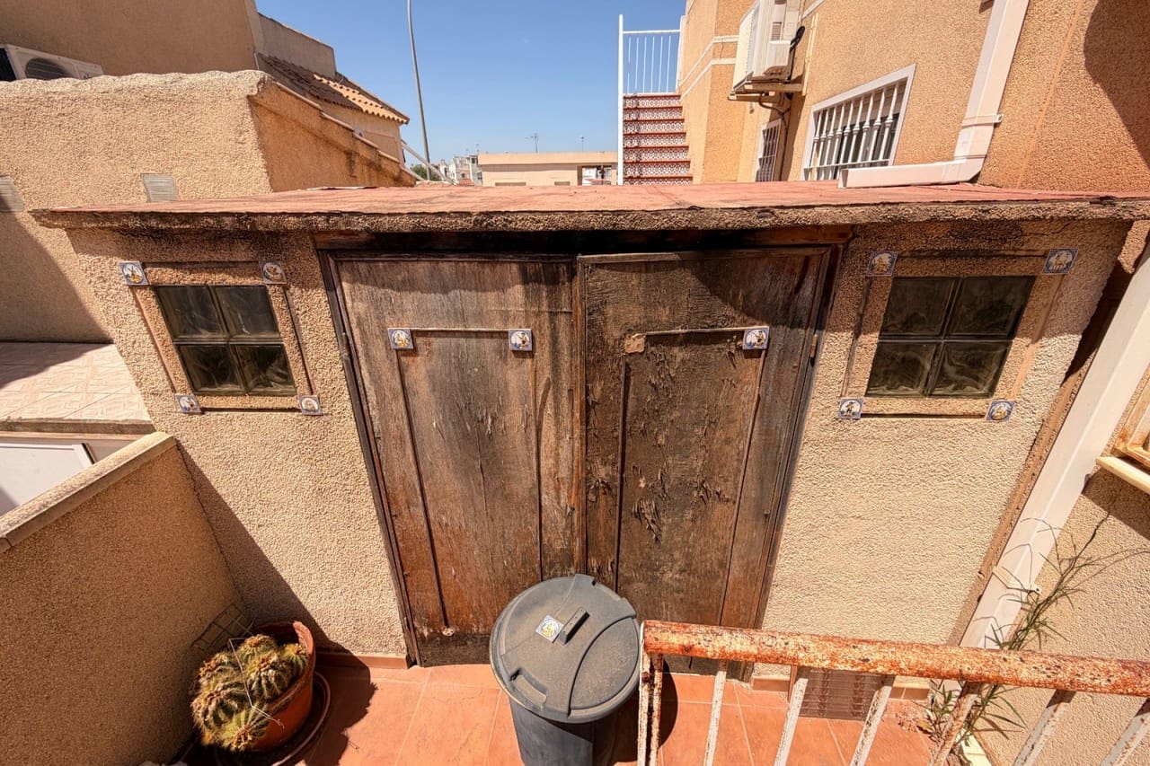 2 bedroom Bungalow for sale in Torrevieja with pool - € 110,000 (Ref: 9937801)