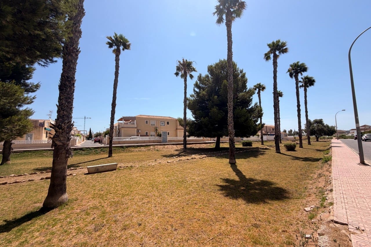 2 bedroom Bungalow for sale in Torrevieja with pool - € 110,000 (Ref: 9937801)
