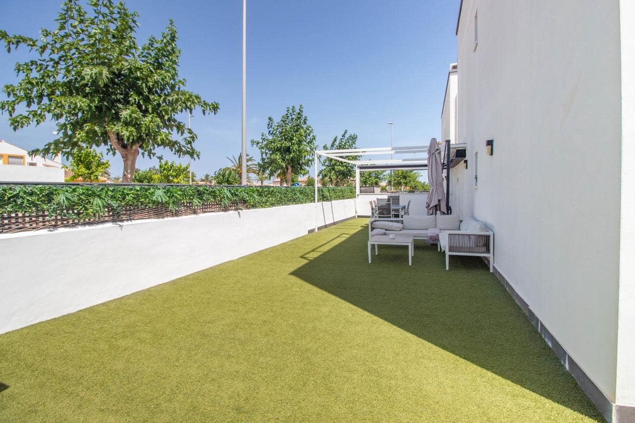 Bungalow de 2 habitaciones en Pilar de la Horadada en venta con piscina - 293.900 € (Ref: 9941507)