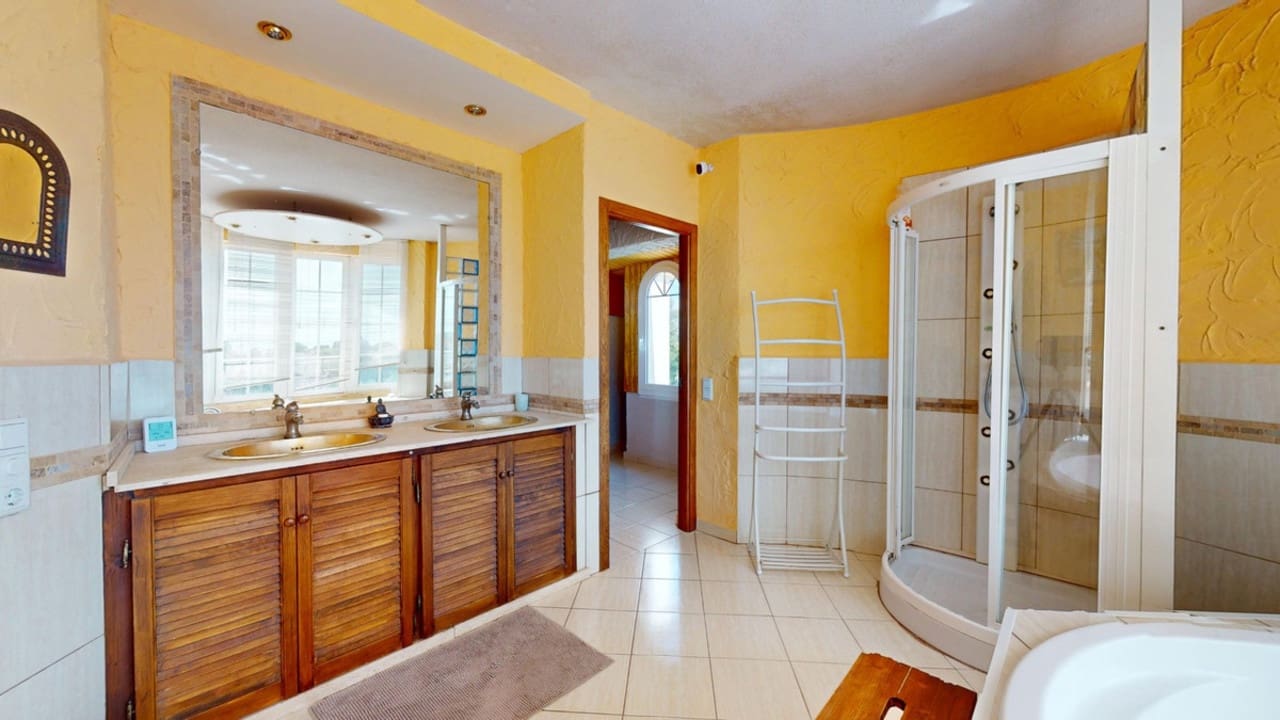 5 Zimmer Villa zu verkaufen in La Zenia mit Pool - 795.000 € (Ref: 9944426)