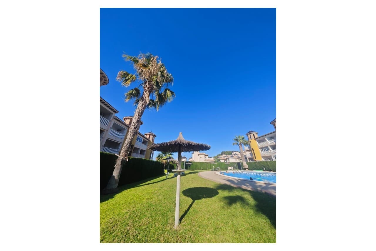 2 sovrum Lägenhet till salu i Orihuela Costa med pool - 145 000 € (Ref: 9949388)