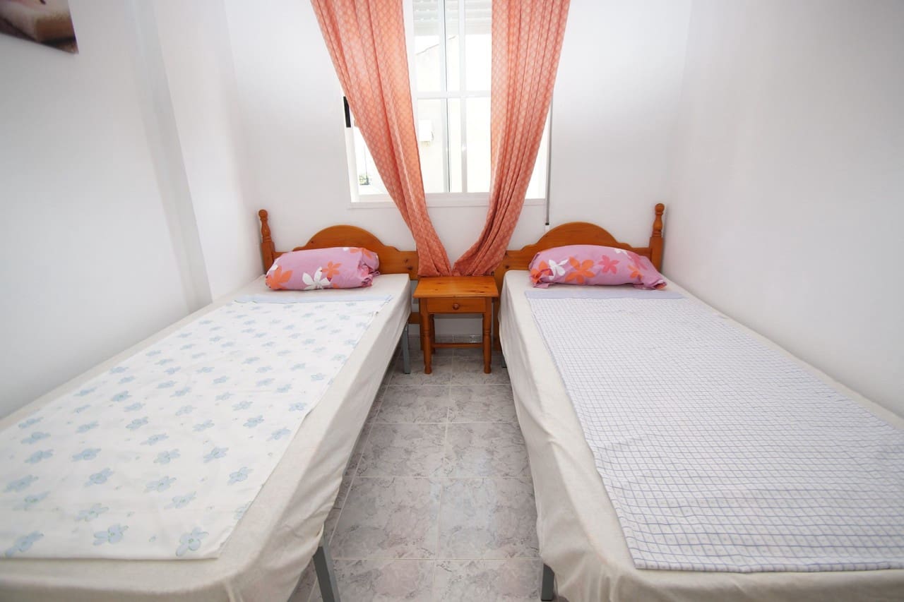 2 slaapkamer Bungalow te koop in Orihuela Costa met zwembad - € 155.000 (Ref: 9961108)