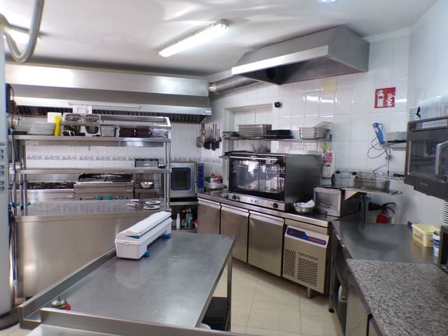 6 slaapkamer Commercieel te koop in San Miguel de Salinas met zwembad garage - € 750.000 (Ref: 9961583)