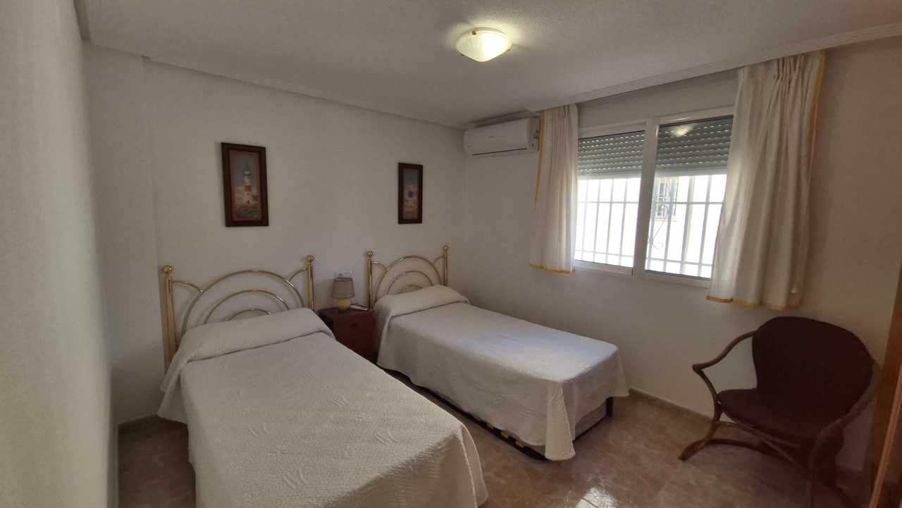 4 bedroom Townhouse for sale in Torre de la Horadada with garage - € 255,000 (Ref: 9961593)