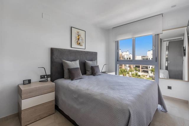 Apartamento de 3 habitaciones en Dehesa de Campoamor, Orihuela en venta con piscina garaje - 725.000 € (Ref: 9961597)