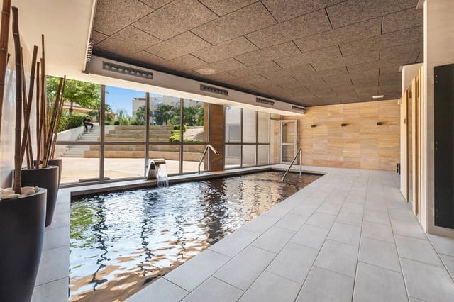 Apartamento de 3 habitaciones en Dehesa de Campoamor, Orihuela en venta con piscina garaje - 725.000 € (Ref: 9961597)