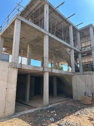 4 soveværelse Villa til salg i La Zenia, Orihuela med swimmingpool garage - € 1.700.000 (Ref: 9971458)