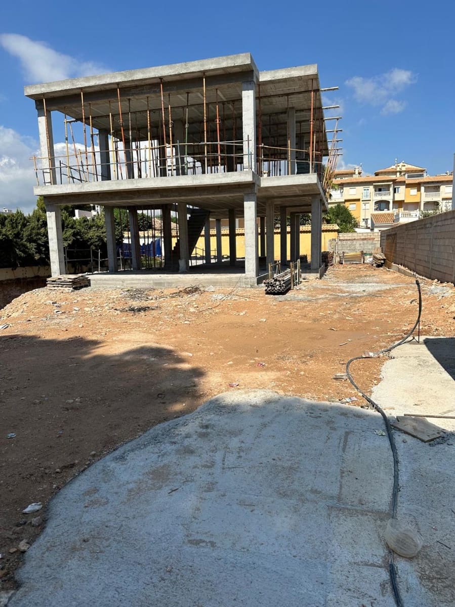 4 bedroom Villa for sale in La Zenia with pool garage - € 1,700,000 (Ref: 9971458)