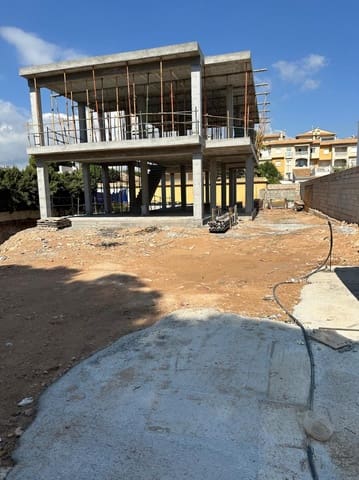 4 soveværelse Villa til salg i La Zenia, Orihuela med swimmingpool garage - € 1.700.000 (Ref: 9971458)