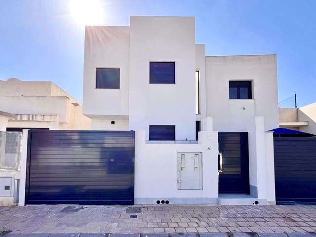 3 sypialnia Willa na sprzedaż w San Pedro del Pinatar ciudad, San Pedro del Pinatar z basenem garażem - 425 000 € (Ref: 9971462)
